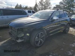2019 Volvo XC60 R-Design z VIN YV4A22RM8K1352253, wystawiony jako Copart lot #89409315 z przebiegiem 57 814 mil mil oraz Szkoda całkowita • Salvage title. Historia ofert i sprzedaży dostępna na DreamBid. Obrazek 1.
