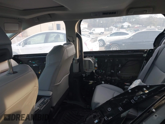 2024 Toyota Sienna XLE with VIN 5TDJSKFC9RS152557, listed as a IAAI auction lot 41898789 with 3,136 mi miles and . Bid and sale history available at DreamBid. Image 8.