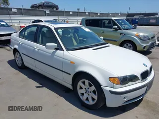2005 BMW 3 Series 325i with VIN WBAET37475NH06710, listed as a IAAI auction lot 42581829 with 189,453 mi miles and . Bid and sale history available at DreamBid. Image 1.