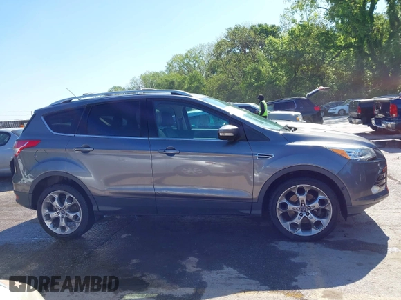 2013 Ford Escape Titanium z VIN 1FMCU0J95DUB46340, wystawiony jako IAAI lot #42168222 z przebiegiem 108 268 mil mil oraz . Historia ofert i sprzedaży dostępna na DreamBid. Obrazek 13.