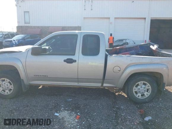 2005 GMC Canyon SLE Z71 with VIN 1GTDS196558220056, listed as a IAAI auction lot 39811631 with 274,702 mi miles. Bid and sale history available at carsss.com. Image 14.