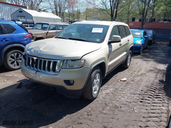 2011 Jeep Grand Cherokee Laredo with VIN 1J4RR4GG8BC590094, listed as a IAAI auction lot 41990149 with 178,510 mi miles. Bid and sale history available at carsss.com. Image 17.