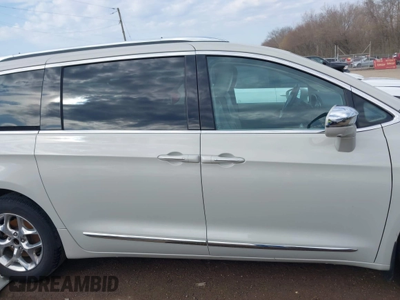 2017 Chrysler Pacifica Limited with VIN 2C4RC1GG6HR592464, listed as a IAAI auction lot 41868991 with 84,071 mi miles and . Bid and sale history available at DreamBid. Image 14.