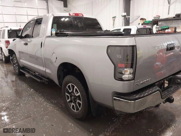 2007 Toyota Tundra SR5 with VIN 5TFBV54177X024209, listed as a IAAI auction lot 41875943 with 198,852 mi miles. Bid and sale history available at carsss.com. Image 3.