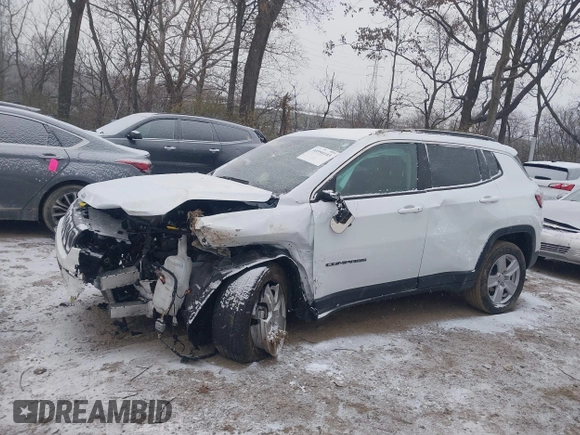 2022 Jeep Compass Latitude with VIN 3C4NJDBB4NT133203, listed as a IAAI auction lot 40990103 with Not provided miles and . Bid and sale history available at DreamBid. Image 15.