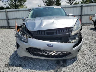 2021 Ford Escape SE z VIN 1FMCU0G64MUA91313, wystawiony jako Copart lot #56318425 z przebiegiem Nie podano mil oraz Szkoda całkowita • Salvage title. Historia ofert i sprzedaży dostępna na DreamBid. Obrazek 5.