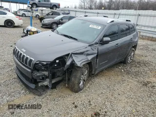2019 Jeep Cherokee Latitude Plus z VIN 1C4PJLLB1KD247758, wystawiony jako Copart lot #43817535 z przebiegiem 156 278 mil mil oraz Szkoda całkowita • Salvage title. Historia ofert i sprzedaży dostępna na DreamBid. Obrazek 1.