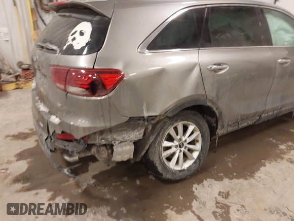 2019 Kia Sorento LX with VIN 5XYPG4A36KG498664, listed as a IAAI auction lot 41609272 with 172,042 mi miles. Bid and sale history available at carsss.com. Image 6.