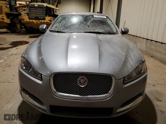 2015 Jaguar XF with VIN SAJXJ0EF1F8U48283, listed as a Copart auction lot 81004054 with 77,828 mi miles and Clean Title. Bid and sale history available at DreamBid. Image 5.