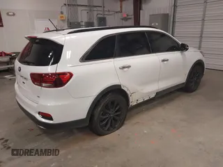 2019 Kia Sorento LX V6 with VIN 5XYPG4A57KG601463, listed as a IAAI auction lot 41358620 with 105,948 mi miles. Bid and sale history available at carsss.com. Image 4.