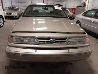 1995 Ford Crown Victoria LX с VIN 2FALP74W0SX195270, выставлен на аукционе IAAI как лот 41840082 с пробегом 139 967 миль миль и . История ставок и продаж доступна на DreamBid. Изображение 13.