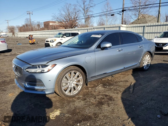 2018 Volvo S90 Inscription with VIN LVYBC0AL2JP028764, listed as a Copart auction lot 82484124 with 102,130 mi miles and Salvage Title. Bid and sale history available at carsss.com. Image 1.