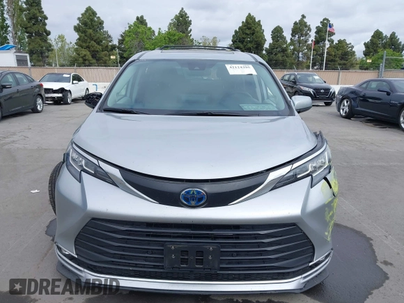2022 Toyota Sienna XLE z VIN 5TDJRKEC8NS135921, wystawiony jako IAAI lot #42124395 z przebiegiem 39 611 mil mil oraz . Historia ofert i sprzedaży dostępna na DreamBid. Obrazek 12.