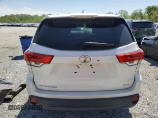 2018 Toyota Highlander SE with VIN 5TDKZRFH2JS271947, listed as a Copart auction lot 53381585 with 101,148 mi miles and Salvage title. Bid and sale history available at DreamBid. Image 6.