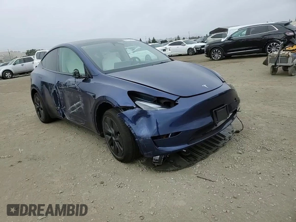 2024 Tesla Model Y with VIN 7SAYGDED3RF118546, listed as a Copart auction lot 56573375 with 4,760 mi miles and Salvage title. Bid and sale history available at DreamBid. Image 13.