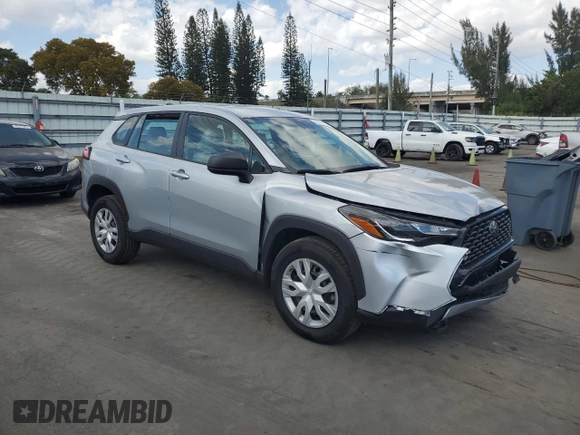 2023 Toyota Corolla Cross L z VIN 7MUAAAAG8PV043744, wystawiony jako Copart lot #47469395 z przebiegiem 84 015 mil mil oraz Nie do naprawy • Non repairable. Historia ofert i sprzedaży dostępna na DreamBid. Obrazek 4.