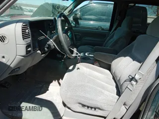 1998 Chevrolet Suburban with VIN 1GNFK16R3WJ359062, listed as a Copart auction lot 54632515 with 195,134 mi miles and Non Repairable. Bid and sale history available at DreamBid. Image 7.
