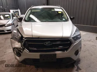 2018 Ford Escape SE z VIN 1FMCU9GD0JUD33111, wystawiony jako IAAI lot #42277404 z przebiegiem 71 896 mil mil oraz . Historia ofert i sprzedaży dostępna na DreamBid. Obrazek 6.