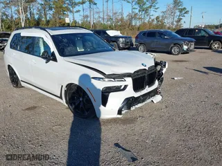 2025 BMW X7 M60i with VIN 5UX33EM00S9W26673, listed as a IAAI auction lot 40996717 with 1 mi miles. Bid and sale history available at carsss.com. Image 1.