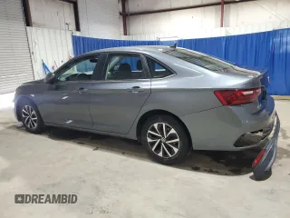 2024 Volkswagen Jetta S z VIN 3VW5M7BU9RM005367, wystawiony jako Copart lot #61485685 z przebiegiem 33 968 mil mil oraz Czysty tytuł • Clean title. Historia ofert i sprzedaży dostępna na DreamBid. Obrazek 2.