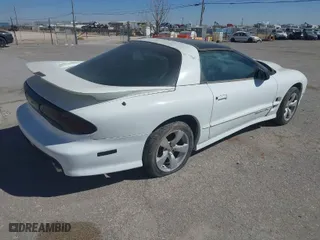 2000 Pontiac Firebird Formula with VIN 2G2FV22G1Y2147086, listed as a IAAI auction lot 41612810 with 1 mi miles. Bid and sale history available at carsss.com. Image 4.