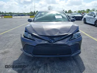 2023 Toyota Camry LE z VIN 4T1C11AK2PU080805, wystawiony jako IAAI lot #42165528 z przebiegiem 28 307 mil mil oraz . Historia ofert i sprzedaży dostępna na DreamBid. Obrazek 12.