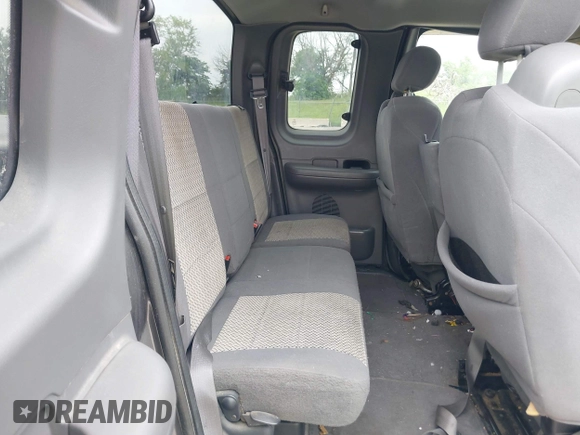 2003 Ford F-150 XL z VIN 2FTRX18W33CA38143, wystawiony jako IAAI lot #42452285 z przebiegiem 134 334 mil mil oraz . Historia ofert i sprzedaży dostępna na DreamBid. Obrazek 8.