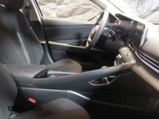 2025 Hyundai Elantra SEL Convenience z VIN KMHLS4DG2SU895603, wystawiony jako IAAI lot #41418366 z przebiegiem 209 mil mil oraz . Historia ofert i sprzedaży dostępna na DreamBid. Obrazek 5.