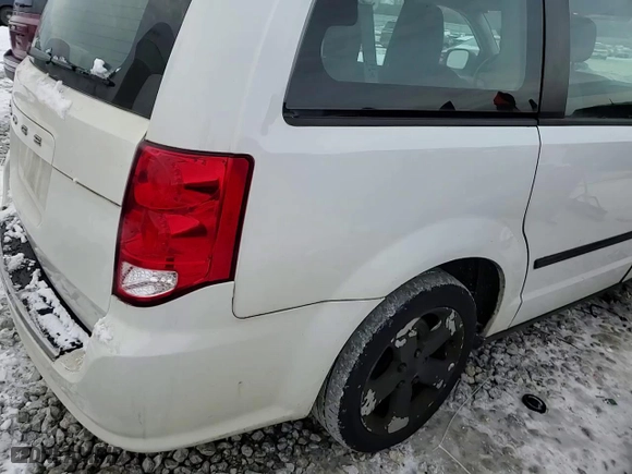 2015 Dodge Grand Caravan SE with VIN 2C4RDGBGXFR679319, listed as a Copart auction lot 83785084 with 81,337 mi miles and Clean Title. Bid and sale history available at carsss.com. Image 14.