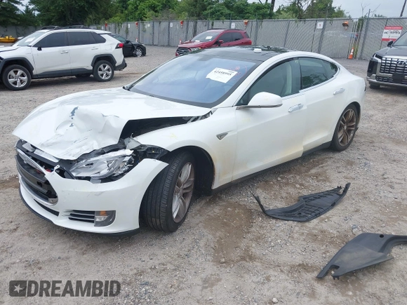 2013 Tesla Model S Performance z VIN 5YJSA1DP1DFP16609, wystawiony jako IAAI lot #42458995 z przebiegiem 110 722 mil mil oraz . Historia ofert i sprzedaży dostępna na DreamBid. Obrazek 23.