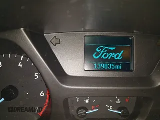 2018 Ford Transit z VIN 1FTYR1YG2JKA87504, wystawiony jako IAAI lot #42679100 z przebiegiem 139 835 mil mil oraz . Historia ofert i sprzedaży dostępna na DreamBid. Obrazek 6.