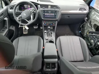 2024 Volkswagen Tiguan SE R-Line Black z VIN 3VV8B7AX3RM178840, wystawiony jako Copart lot #55619025 z przebiegiem 5 674 mil mil oraz Szkoda całkowita • Salvage title. Historia ofert i sprzedaży dostępna na DreamBid. Obrazek 8.