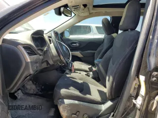 2017 Jeep Cherokee Latitude z VIN 1C4PJLCSXHW653163, wystawiony jako Copart lot #49277655 z przebiegiem 209 156 mil mil oraz Szkoda całkowita • Salvage title. Historia ofert i sprzedaży dostępna na DreamBid. Obrazek 7.