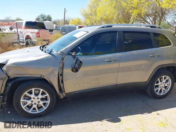2017 Jeep Cherokee Latitude with VIN 1C4PJLCB8HW667384, listed as a IAAI auction lot 42047427 with 103,339 mi miles and . Bid and sale history available at carsss.com. Image 14.