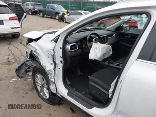 2019 Kia Sorento LX with VIN 5XYPGDA30KG548829, listed as a IAAI auction lot 41560273 with 72,923 mi miles. Bid and sale history available at carsss.com. Image 6.