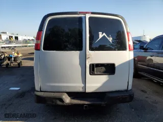 2003 GMC Savana Cargo Van with VIN 1GTGG25U031121692, listed as a Copart auction lot 70495844 with 57,614 mi miles and Salvage Title. Bid and sale history available at carsss.com. Image 6.