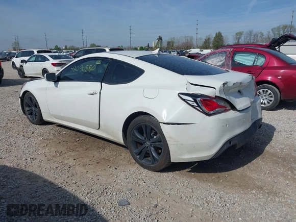2010 Hyundai Genesis Coupe Grand Touring z VIN KMHHU6KH2AU023718, wystawiony jako IAAI lot #42090880 z przebiegiem 228 944 mil mil oraz . Historia ofert i sprzedaży dostępna na DreamBid. Obrazek 3.