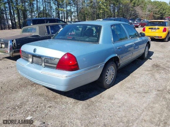 2008 Mercury Grand Marquis LS with VIN 2MEHM75V88X618599, listed as a IAAI auction lot 41698391 with 238,557 mi miles. Bid and sale history available at carsss.com. Image 4.