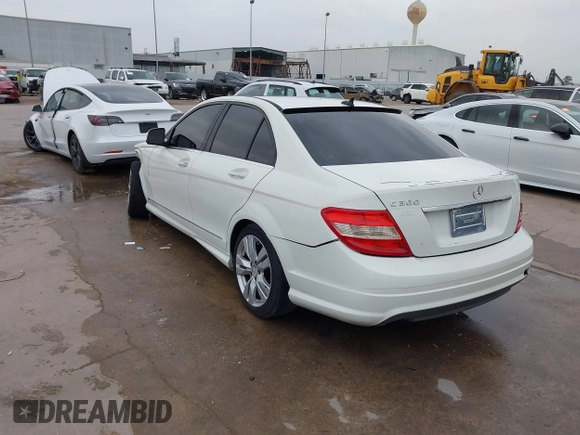 2008 Mercedes-Benz C 300 Sport z VIN WDDGF54X48R014482, wystawiony jako IAAI lot #41798188 z przebiegiem 140 179 mil mil oraz . Historia ofert i sprzedaży dostępna na DreamBid. Obrazek 3.
