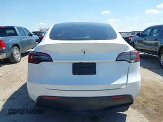 2024 Tesla Model Y with VIN 7SAYGDED0RA327806, listed as a IAAI auction lot 42096752 with 13,244 mi miles and . Bid and sale history available at DreamBid. Image 16.