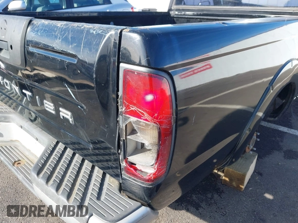 2001 Nissan Frontier XE z VIN 1N6DD21S41C399865, wystawiony jako IAAI lot #41569843 z przebiegiem Nie podano mil oraz . Historia ofert i sprzedaży dostępna na DreamBid. Obrazek 6.
