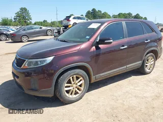 2015 Kia Sorento LX with VIN 5XYKT3A68FG619839, listed as a IAAI auction lot 42049866 with 215,471 mi miles. Bid and sale history available at carsss.com. Image 2.