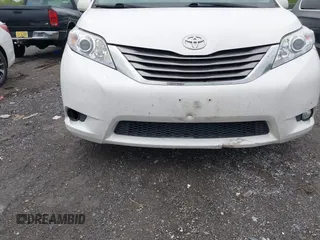 2017 Toyota Sienna XLE Auto Access Seat with VIN 5TDYZ3DC5HS881818, listed as a IAAI auction lot 42122771 with 101,982 mi miles and . Bid and sale history available at DreamBid. Image 6.