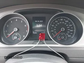 2017 Volkswagen Golf S z VIN 3VW217AU7HM039027, wystawiony jako IAAI lot #42047785 z przebiegiem 93 999 mil mil oraz . Historia ofert i sprzedaży dostępna na DreamBid. Obrazek 7.