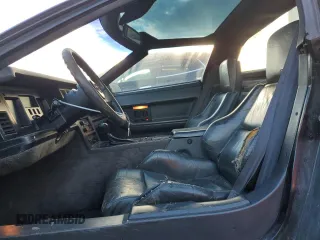 1986 Chevrolet Corvette z VIN 1G1YY0786G5105915, wystawiony jako Copart lot #88309815 z przebiegiem 87 655 mil mil oraz Czysty tytuł • Clean title. Historia ofert i sprzedaży dostępna na DreamBid. Obrazek 7.