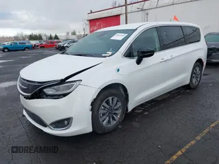 2024 Chrysler Pacifica Hybrid Select z VIN 2C4RC1S70RR198726, wystawiony jako IAAI lot #41818960 z przebiegiem 7 924 mil mil oraz . Historia ofert i sprzedaży dostępna na DreamBid. Obrazek 2.