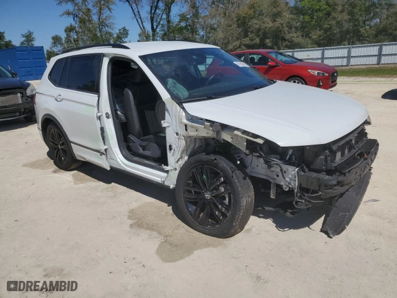 2022 Volkswagen Tiguan SE R-Line Black with VIN 3VVCB7AX8NM029182, listed as a Copart auction lot 47950585 with 43,754 mi miles and Salvage Title. Bid and sale history available at carsss.com. Image 4.