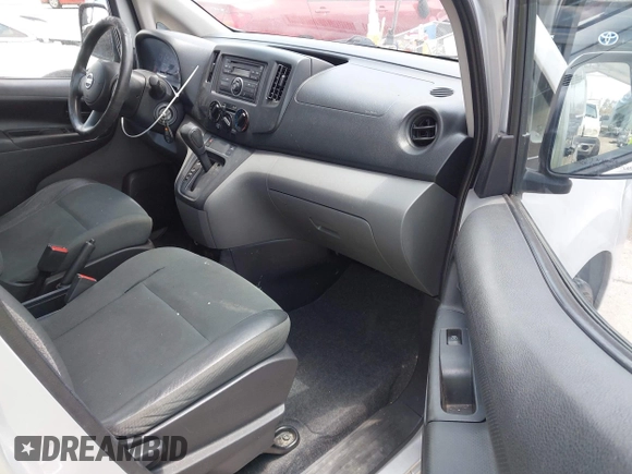 2014 Nissan NV200 S z VIN 3N6CM0KN4EK691833, wystawiony jako IAAI lot #42421018 z przebiegiem 103 699 mil mil oraz . Historia ofert i sprzedaży dostępna na DreamBid. Obrazek 5.
