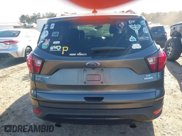 2019 Ford Escape SE z VIN 1FMCU0GD4KUA91551, wystawiony jako IAAI lot #41590151 z przebiegiem Nie podano mil oraz . Historia ofert i sprzedaży dostępna na DreamBid. Obrazek 17.