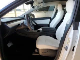 2022 Tesla Model Y Performance z VIN 7SAYGDEF0NF337959, wystawiony jako Copart lot #56871985 z przebiegiem 54 527 mil mil oraz Szkoda całkowita • Salvage title. Historia ofert i sprzedaży dostępna na DreamBid. Obrazek 7.